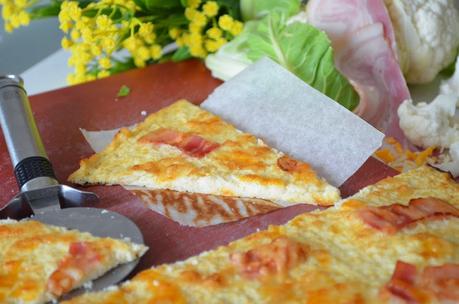 Pizza de coliflor con bacon Pizza de coliflor con bacon