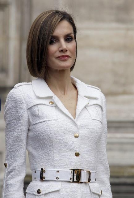 Dña. Letizia se despide de París vestida con sahariana