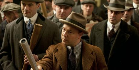 El actor inglés Stephen Graham interpretando a Al Capone