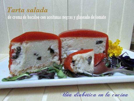 Tarta salada de crema de bacalao con aceitunas negras y glaseado de tomate