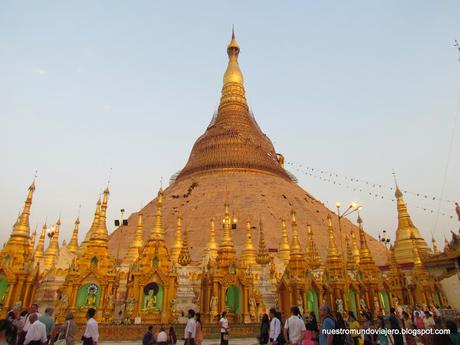 Yangón;  la Pagoda de Shwedagon o donde peregrinan todos los birmanos