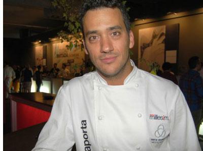 Caldo de pescado, raviolis de pasta fresca de algas rellenos de cigalas, y almejas Caldo de pescado, raviolis de pasta fresca de algas rellenos de cigalas, y almejas