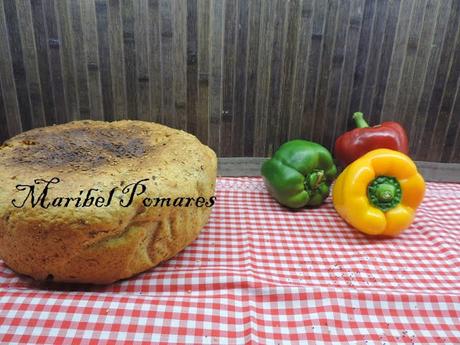 Pan integral de pimientos con semillas de amapola, sésamo, linaza y girasol. Pan integral de pimientos con semillas de amapola, sésamo, linaza y girasol.