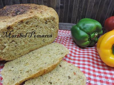 Pan integral de pimientos con semillas de amapola, sésamo, linaza y girasol. Pan integral de pimientos con semillas de amapola, sésamo, linaza y girasol.