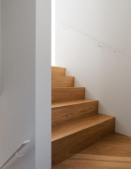 Un altillo practicable revestido en madera. Un altillo practicable revestido en madera.