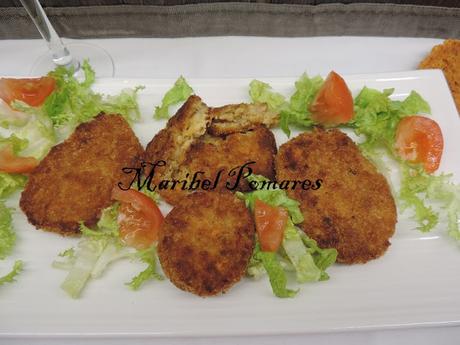 Hamburguesa de arroz integral con salmón y cebolla caramelizada. Hamburguesa de arroz integral con salmón y cebolla caramelizada.