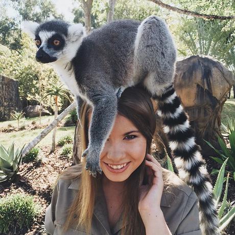 BINDI, LA HIJA DE STEVE IRWIN YA SIGUE SUS PASOS 16-year-old-bindi-irwin-crocodile-hunter-fathers-legacy-australia-zoo-1