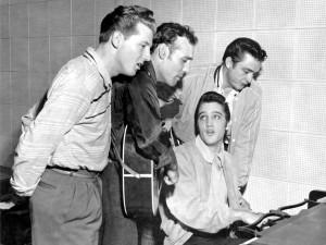 Elvis Presley, el rey del Rock and Roll Jerry Lee Lewis, Carl Perkins, Elvis Presley, y Johnny Cash