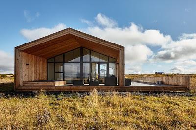 Casa de Madera Moderna en la Isla Blaskogabyggo