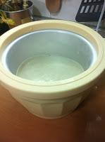 Helado De Plátano Y Vainilla Con Chips De Chocolate Helado De Plátano Y Vainilla Con Chips De Chocolate