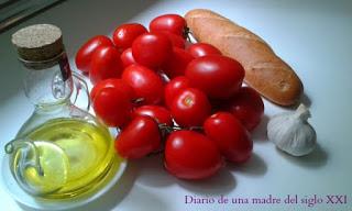 Receta: Salmorejo (con truco para pelar los tomates) Receta: Salmorejo (con truco para pelar los tomates)