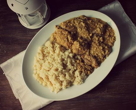 CUSCUS INDIO CON POLLO ESPECIADO EN ALMENDRAS CUSCUS INDIO CON POLLO ESPECIADO EN ALMENDRAS