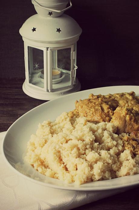 CUSCUS INDIO CON POLLO ESPECIADO EN ALMENDRAS CUSCUS INDIO CON POLLO ESPECIADO EN ALMENDRAS