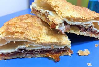 EMPANADA DE CECINA Y QUESO DE CABRA