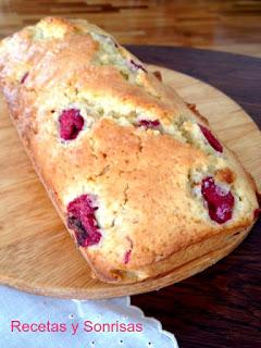 BIZCOCHO DE FRAMBUESAS BIZCOCHO DE FRAMBUESAS