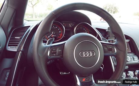 interior-audi-r8-v10-plus