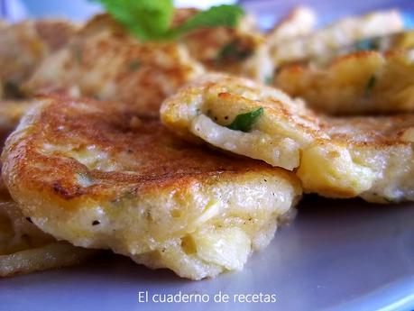 TORTILLITAS DE PAN Y CALABACÍN Tortillitas De Pan y Calabacín.