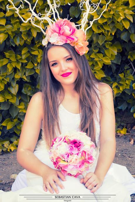 Tocados Con Flores Para Este Verano De Floristeria Juani Tocado y ramo de flores