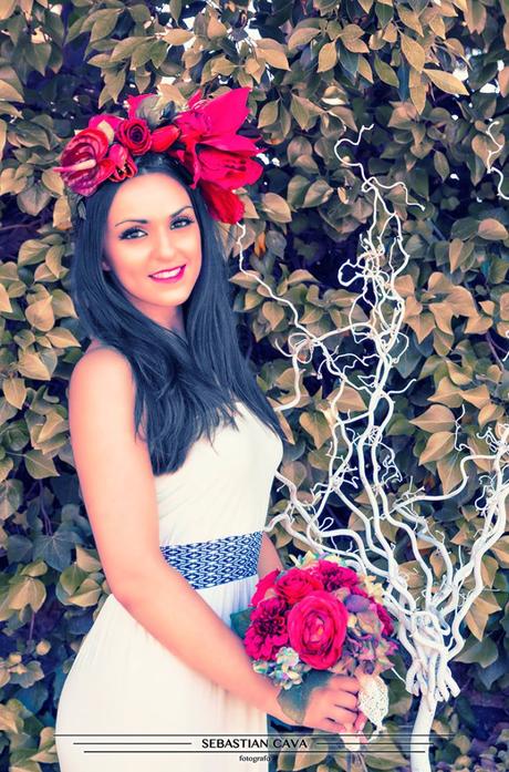 Tocados Con Flores Para Este Verano De Floristeria Juani Modelo con tocado de flores