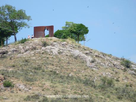 Soria, 200 kilómetros y 100 años Estatua a Machado