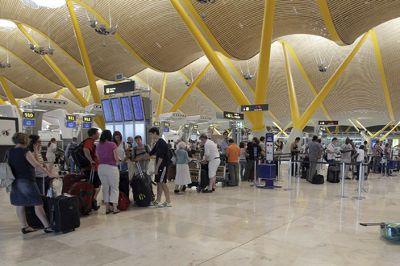 El aeropuerto de Madrid- Barajas pasará a denominarse Adolfo Suárez, Madrid- Barajas — en http://www.revcyl.com/www/index.php/politica/item/3174-el-aeropuerto-de-madrid-barajas-pasar%C3%A1-a-denominarse-adolfo-su%C3%A1rez-madrid-barajas.