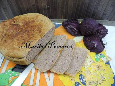 Pan integral de col lombarda. Pan integral de col lombarda.