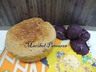 Pan integral de col lombarda. Pan integral de col lombarda.