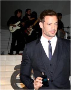 Esika y su nuevo Perfume Esika y su nuevo Perfume