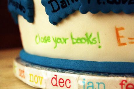 Celebrar un homenaje y una graduación Celebrar un homenaje y una graduación