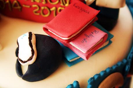 Celebrar un homenaje y una graduación Celebrar un homenaje y una graduación