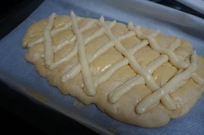 Coca de crema y piñones Coca de crema y piñones