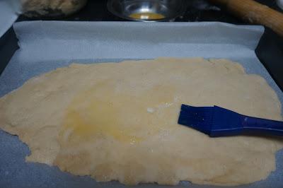 Coca de crema y piñones Coca de crema y piñones