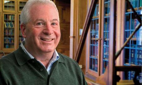 Una investigación continua muestra que los aumentos de tamaño de las clases perjudican las posibilidades de los estudiantes para aprender Una investigación continua muestra que los aumentos de tamaño de las clases perjudican las posibilidades de los estudiantes para aprender