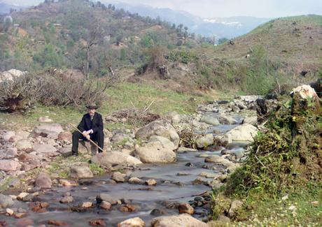 Los viajes de Sergey Prokudin-Gorsky Autorretrato en las montañas del Cáucaso, 1910.