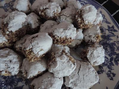 BOCADITOS DE ALMENDRAS Y CLAVO BOCADITOS DE ALMENDRAS Y CLAVO