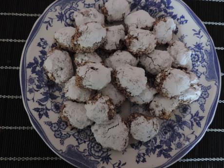 BOCADITOS DE ALMENDRAS Y CLAVO BOCADITOS DE ALMENDRAS Y CLAVO