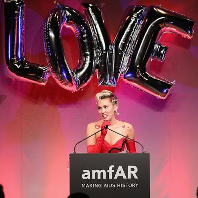 Miley Cyrus honrada en amfAR Inspiration Gala