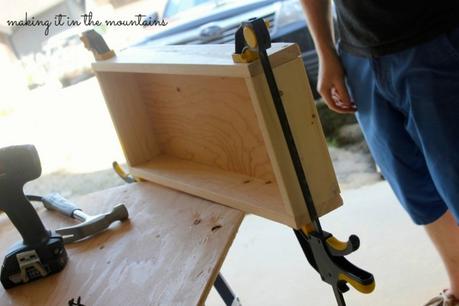 DIY: Haz tu propia estantería escalera en color MINT! DIY: Haz tu propia estantería escalera en color MINT!