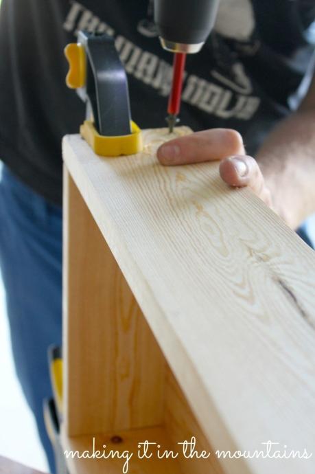 DIY: Haz tu propia estantería escalera en color MINT! DIY: Haz tu propia estantería escalera en color MINT!