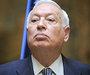 El Ministro de Exteriores, José Manuel García Margallo, le cuela al rey un real decreto para que se lo firme