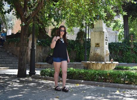 Black and silver details Black and silver details