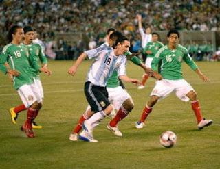 Los 100 partidos de Messi y el irremplazable Mascherano. Los 100 partidos de Messi y el irremplazable Mascherano.