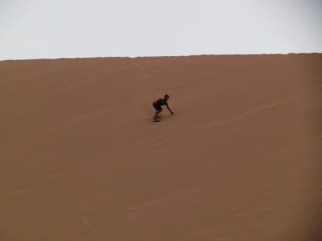 Sandboard en el Valle de la Muerte. Desierto de Atacama. Chile