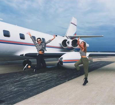 Selena Gomez con Elvis Duran en The Morning Show. Selena Gomez con Elvis Duran en The Morning Show.