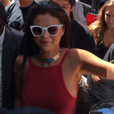 Selena Gomez con Elvis Duran en The Morning Show. Selena Gomez con Elvis Duran en The Morning Show.