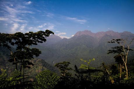Montañas y lagos Montañas y lagos