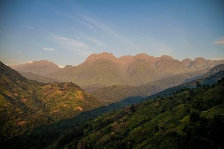 Montañas y lagos Montañas y lagos