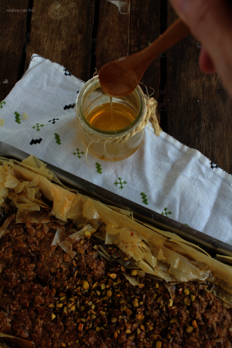 Baklava de café , muesli y cerezas Baklava de café , muesli y cerezas