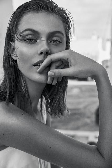 Frida Gustavsson posa para ELLE Suecia muy casual