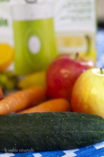 Smoothie de granada, zanahoria, manzana y pepino